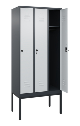 C+P Armoire vestiaire Classic Plus à 3 compartiments, largeur de compartiment 300 mm  L