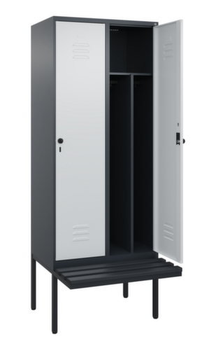 C+P Armoire vestiaire avec banc Classic Plus pour une séparation en noir et blanc, largeur de compartiment 400 mm  L