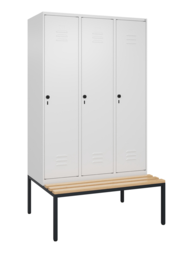 C+P Armoire vestiaire avec banc Classic Plus pour une séparation en noir et blanc, largeur de compartiment 400 mm