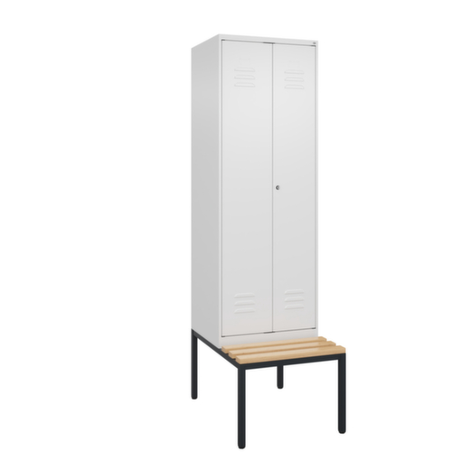 C+P Armoire vestiaire avec banc Classic Plus pour une séparation en noir et blanc, largeur de compartiment 300 mm