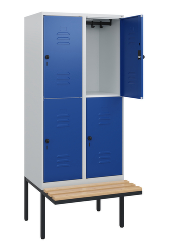 C+P Armoire vestiaire à deux niveaux Classic Plus avec banc, largeur de compartiment 400 mm  L