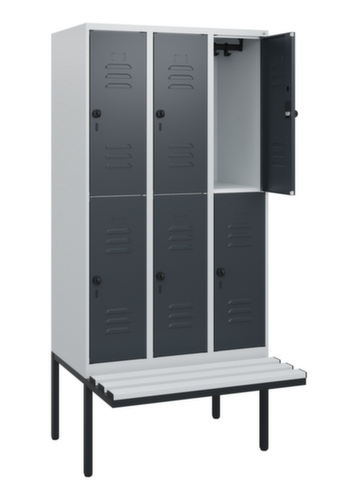 C+P Armoire vestiaire à deux niveaux Classic Plus avec banc, largeur de compartiment 300 mm  L