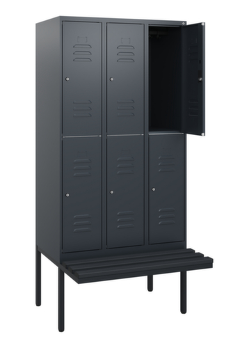 C+P Armoire vestiaire à deux niveaux Classic Plus avec banc, largeur de compartiment 300 mm  L