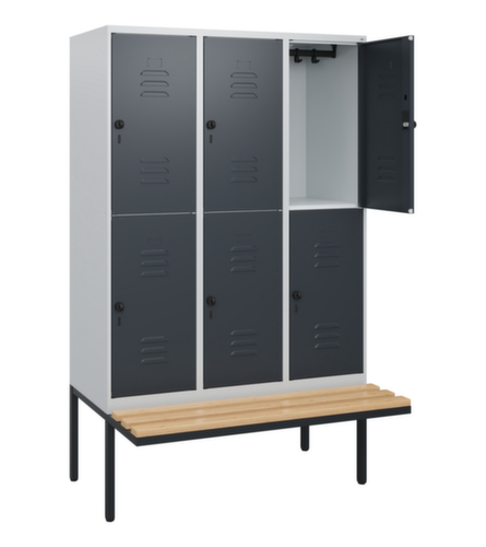 C+P Armoire vestiaire à deux niveaux Classic Plus avec banc, largeur de compartiment 400 mm  L