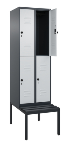 C+P Armoire vestiaire à deux niveaux Classic Plus avec banc, largeur de compartiment 300 mm  L