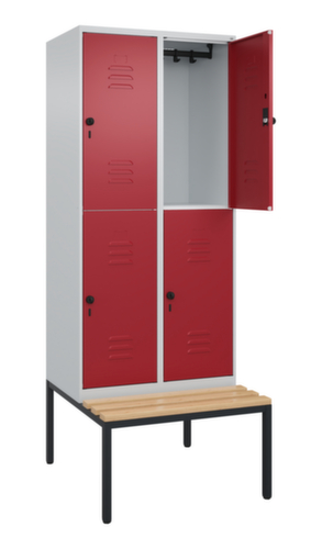 C+P Armoire vestiaire à deux niveaux Classic Plus avec banc, largeur de compartiment 400 mm  L