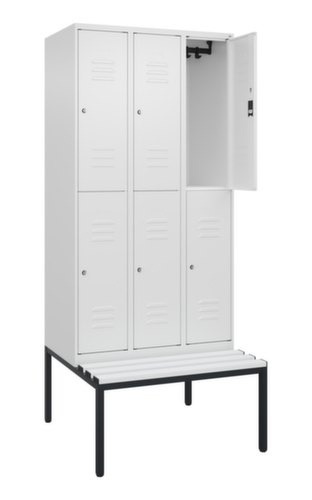 C+P Armoire vestiaire à deux niveaux Classic Plus avec banc, largeur de compartiment 300 mm  L