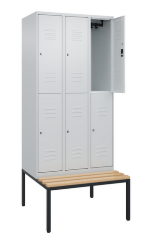 C+P Armoire vestiaire à deux niveaux Classic Plus avec banc, largeur de compartiment 300 mm  L