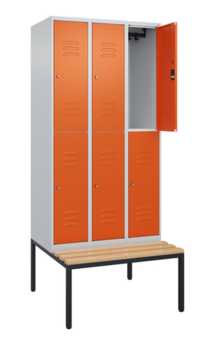 C+P Armoire vestiaire à deux niveaux Classic Plus avec banc, largeur de compartiment 300 mm  L