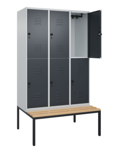 C+P Armoire vestiaire à deux niveaux Classic Plus avec banc, largeur de compartiment 400 mm  L