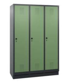 C+P Armoire vestiaire Evolo avec 3 compartiments, largeur de compartiment 400 mm