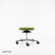 Löffler Tabouret pivotant Ergo avec assise réglable en hauteur, assise vert, roulettes