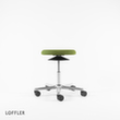 Löffler Tabouret pivotant Ergo avec assise réglable en hauteur, assise vert, roulettes  S