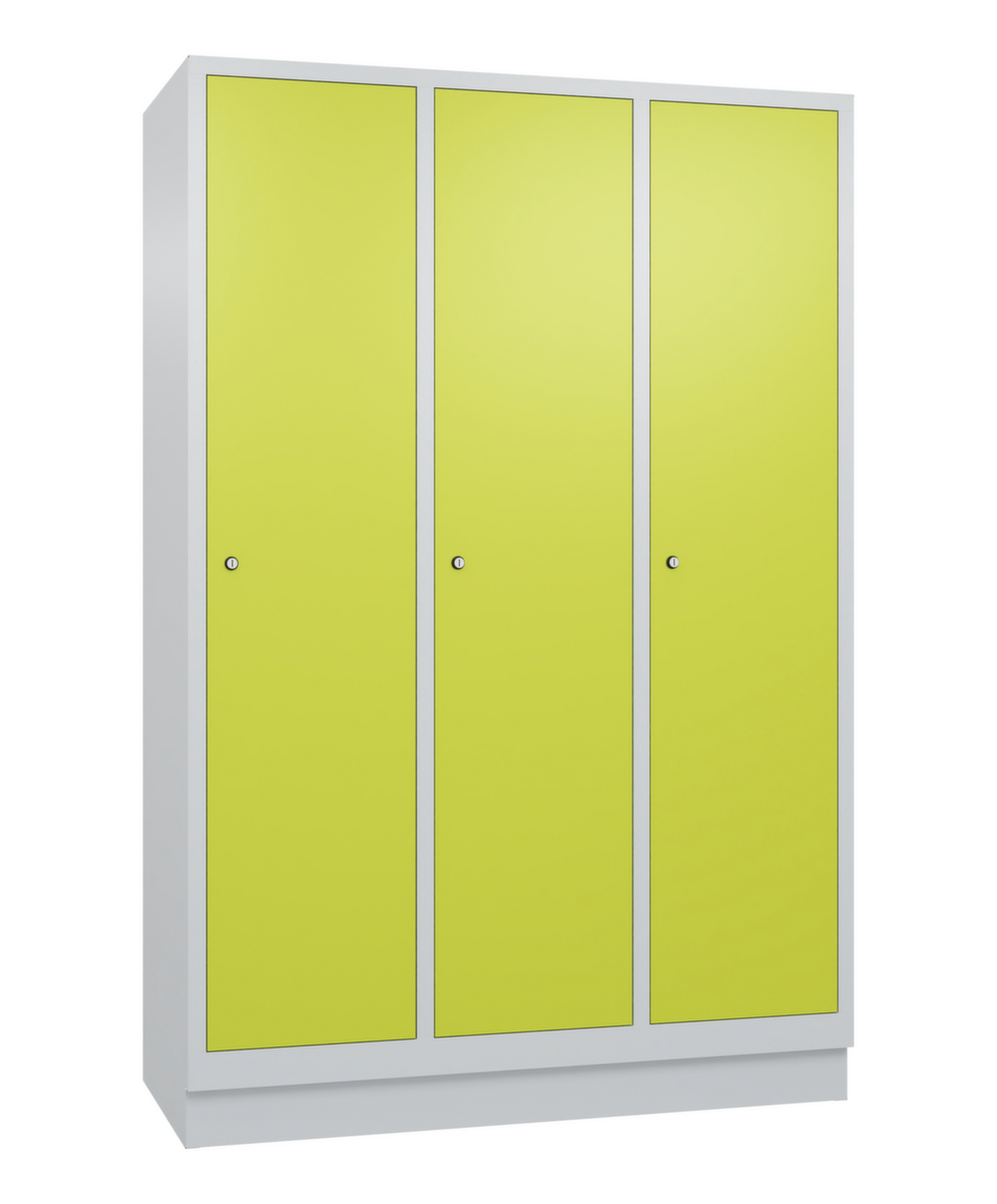 C+P Armoire Classic à portes lisses et 3 compartiments, largeur de compartiment 400 mm