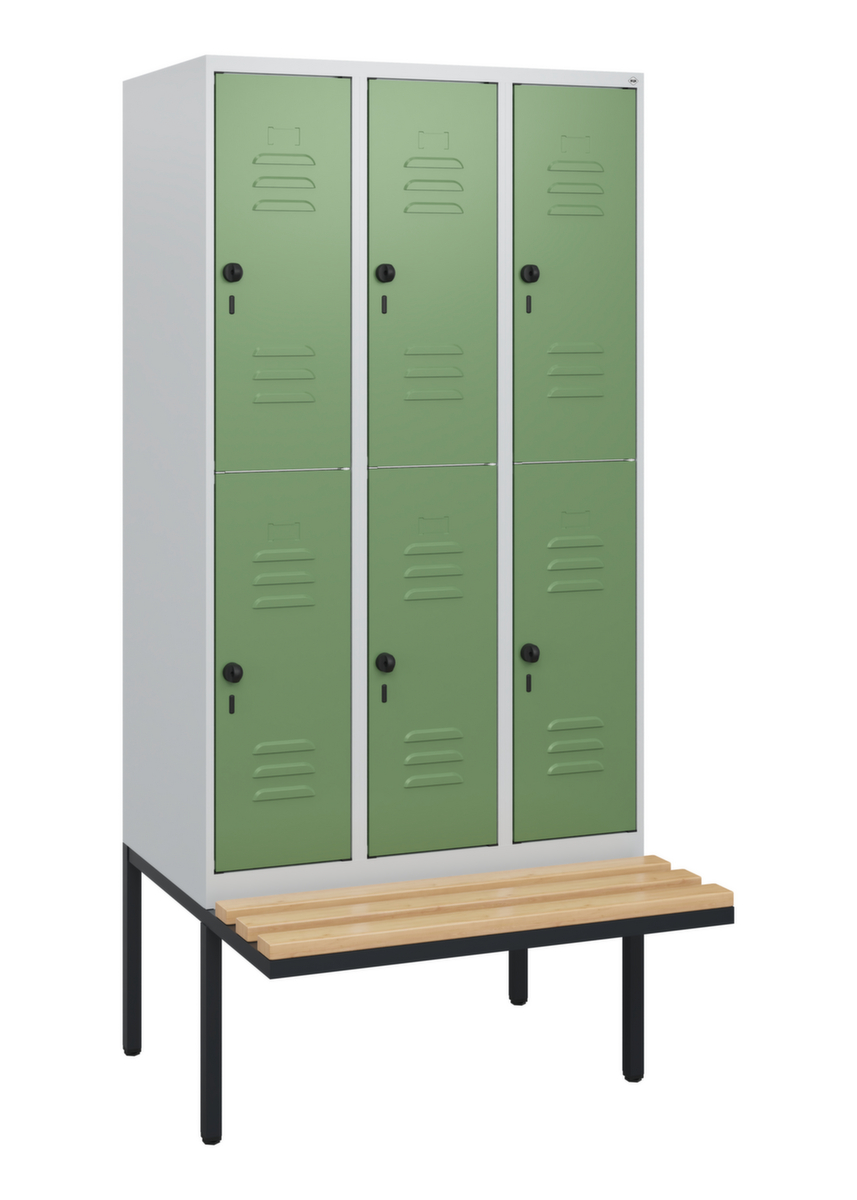 C+P Armoire vestiaire à deux niveaux Classic Plus avec banc, largeur de compartiment 300 mm