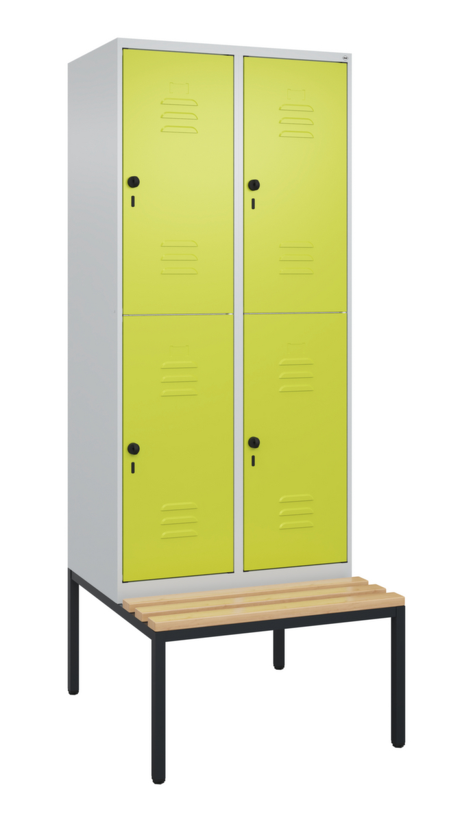 C+P Armoire vestiaire à deux niveaux Classic Plus avec banc, largeur de compartiment 400 mm