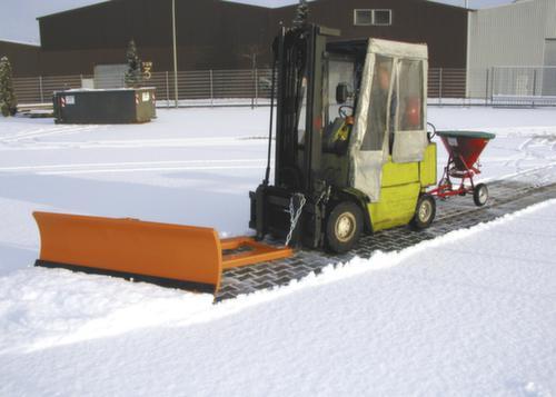 Schneeschieber in massiver Ausführung