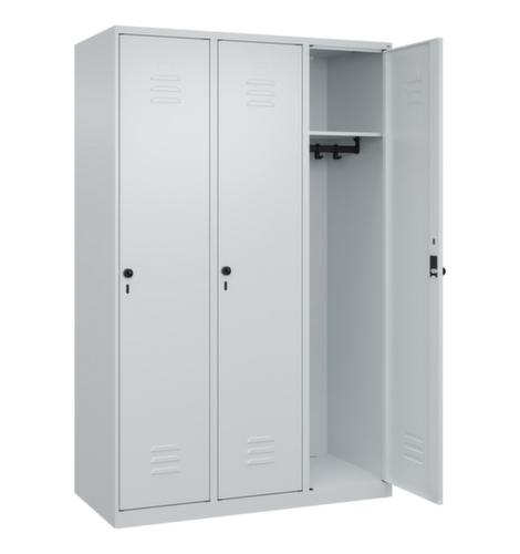 C+P Armoire vestiaire Classic Plus à 3 compartiments, largeur de compartiment 400 mm