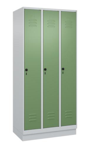 C+P Armoire vestiaire Classic Plus pour une séparation en noir et blanc, largeur de compartiment 300 mm