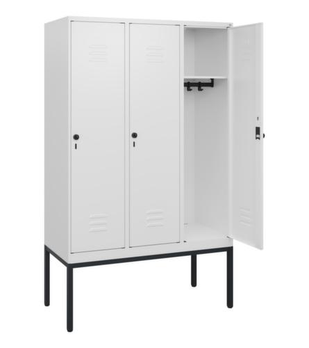 C+P Armoire vestiaire Classic Plus à 3 compartiments, largeur de compartiment 400 mm