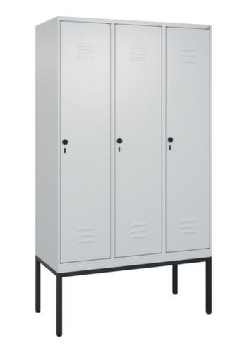 C+P Armoire vestiaire Classic Plus à 3 compartiments, largeur de compartiment 400 mm