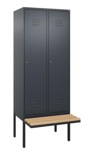 C+P Armoire vestiaire avec banc Classic Plus pour une séparation en noir et blanc, largeur de compartiment 400 mm