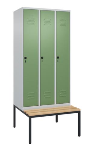 C+P Armoire vestiaire Classic Plus avec banc, largeur de compartiment 300 mm