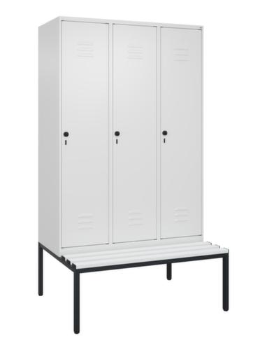 C+P Armoire vestiaire avec banc Classic Plus pour une séparation en noir et blanc, largeur de compartiment 400 mm