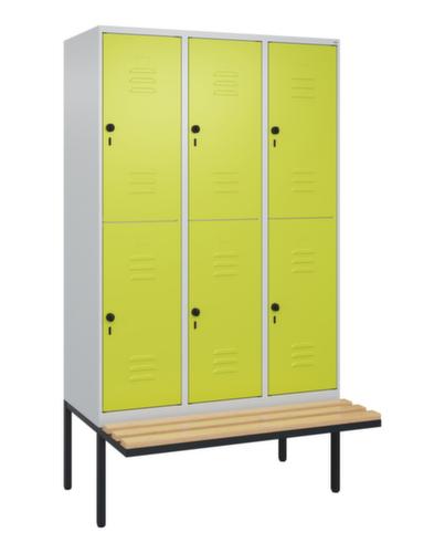 C+P Armoire vestiaire à deux niveaux Classic Plus avec banc, largeur de compartiment 400 mm