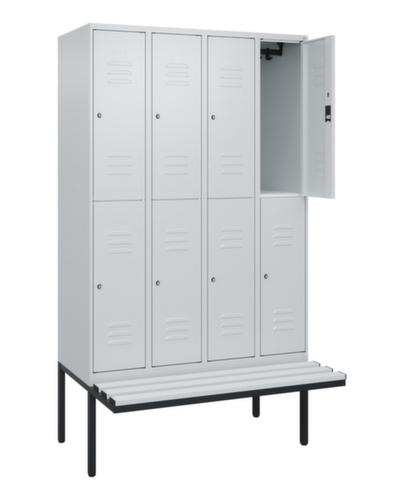 C+P Armoire vestiaire à deux niveaux Classic Plus avec banc, largeur de compartiment 300 mm