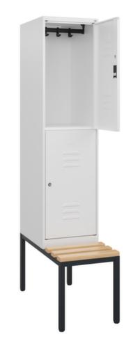 C+P Armoire vestiaire à deux niveaux Classic Plus avec banc, largeur de compartiment 400 mm