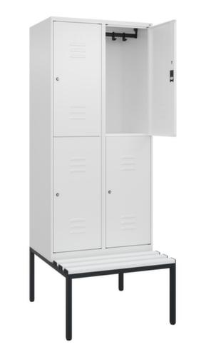 C+P Armoire vestiaire à deux niveaux Classic Plus avec banc, largeur de compartiment 400 mm